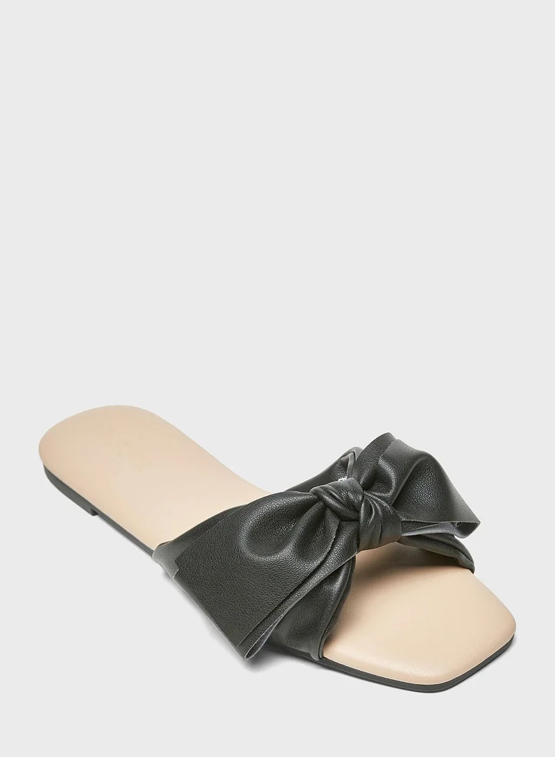 سيليست Multi Strap Flat Sandals