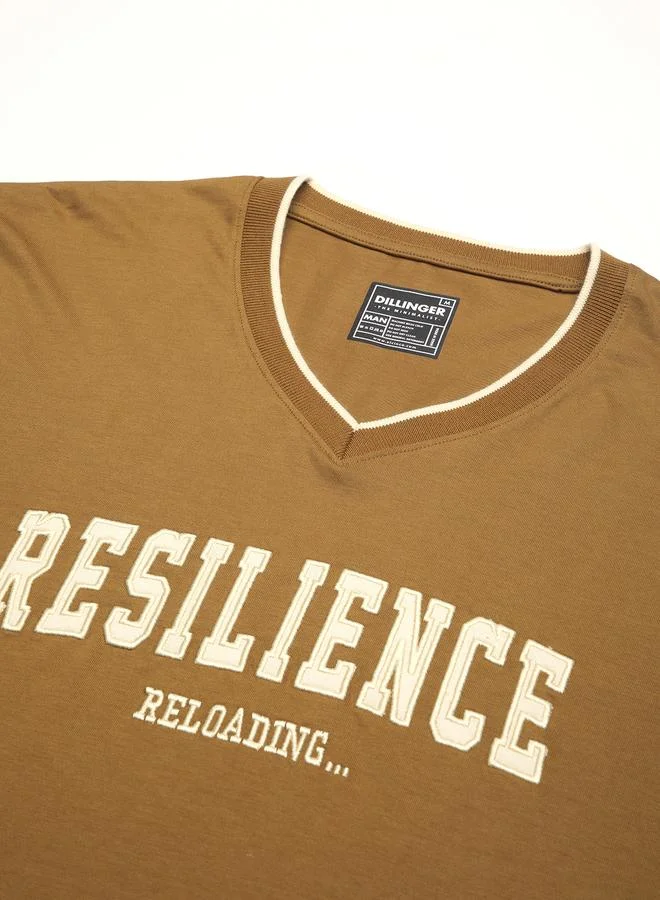 ديلينجر تيشيرت مطرز بياقة بفتحة ورقبة وقصة واسعة للرجال