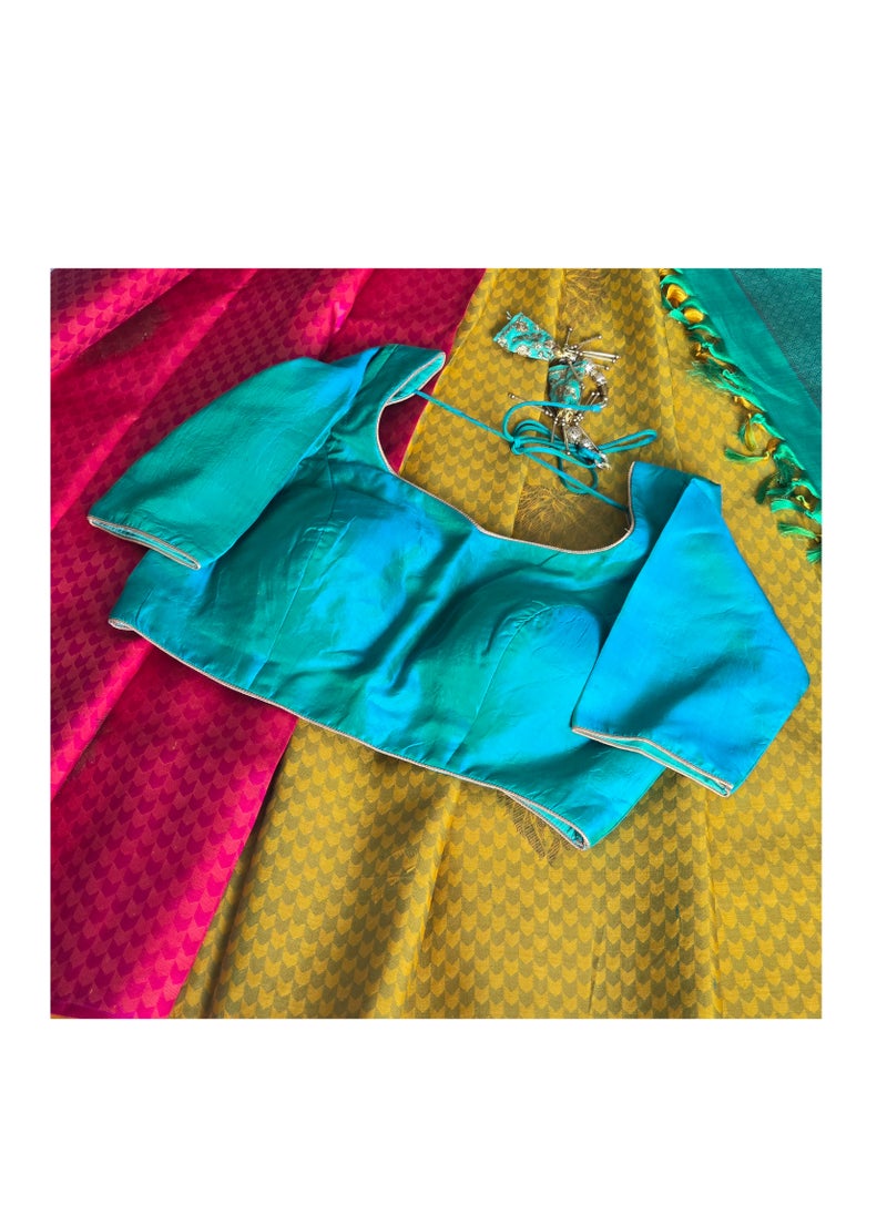 Grab Mantra Pure Kanjivaram Silk Saree Tri Colour Pink Base Yellow Pleats And Turquoise Green Pallu With Green Medium Size Blouse  - Image 3