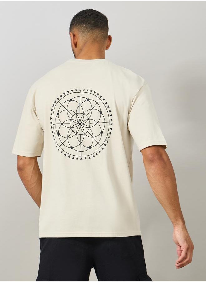 Geometric Graphic Print Oversized T-Shirt - pzsku/Z92CE88CC829DE6718727Z/45/_/1717231266/32890978-1abd-405f-8c63-e75e11faa005