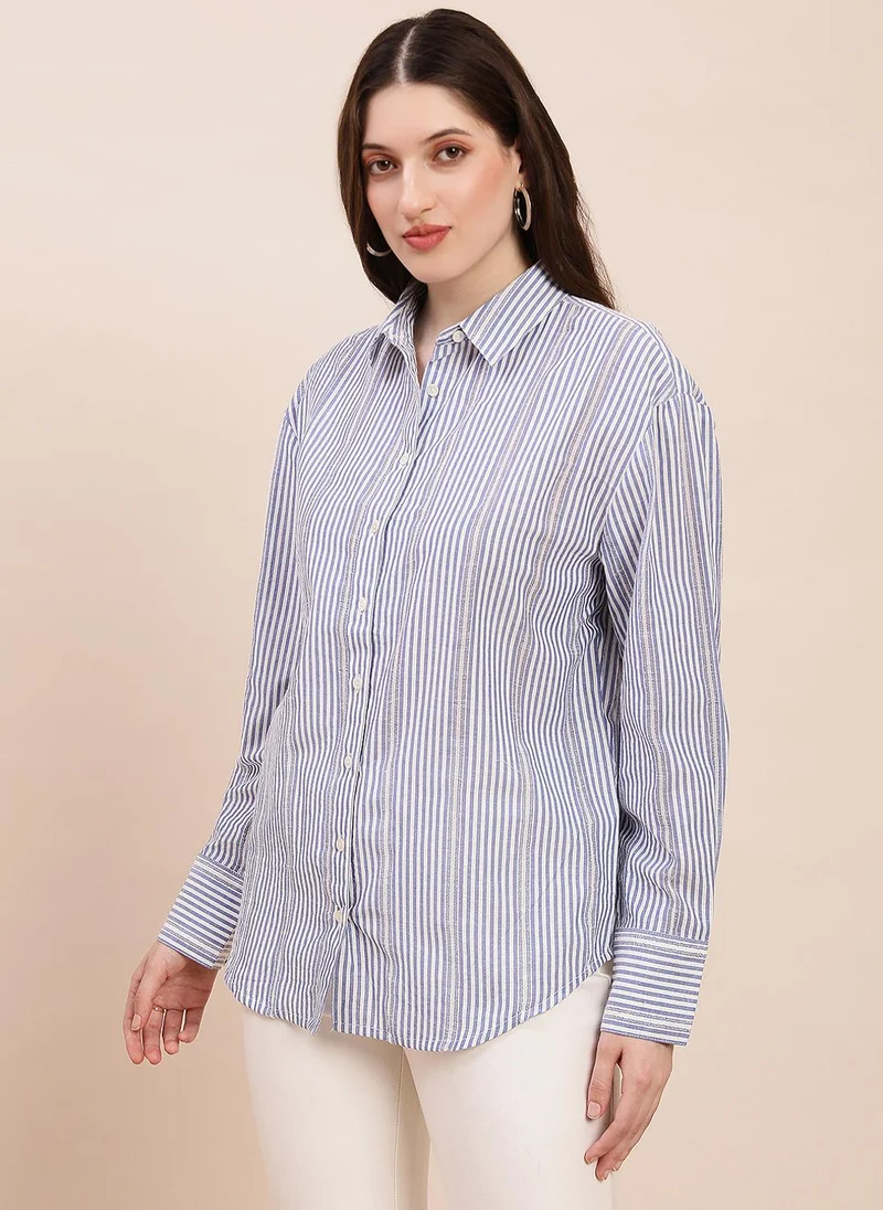 جلو باص قميص نسائي أزرق مقلم بياقة وأكمام بأزرار وظهر غير متماثل