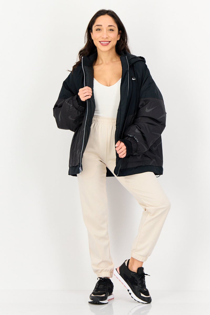 Nike جاكيت خارجي طويل الأكمام للنساء بشعار علامة ثيرما فيت، أسود - Image 4