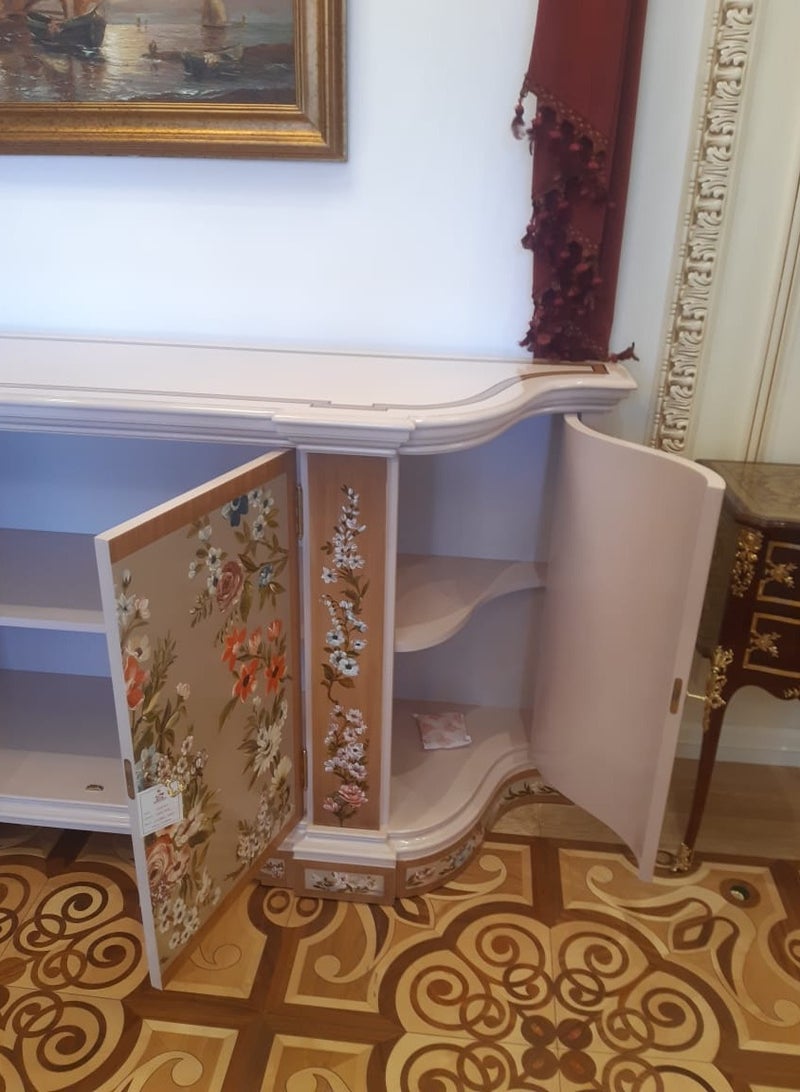 ماركة غير محددة بوفيه مطلي يدويًا مع 4 أبواب بزخارف نباتية بلون كريمي  - Image 4