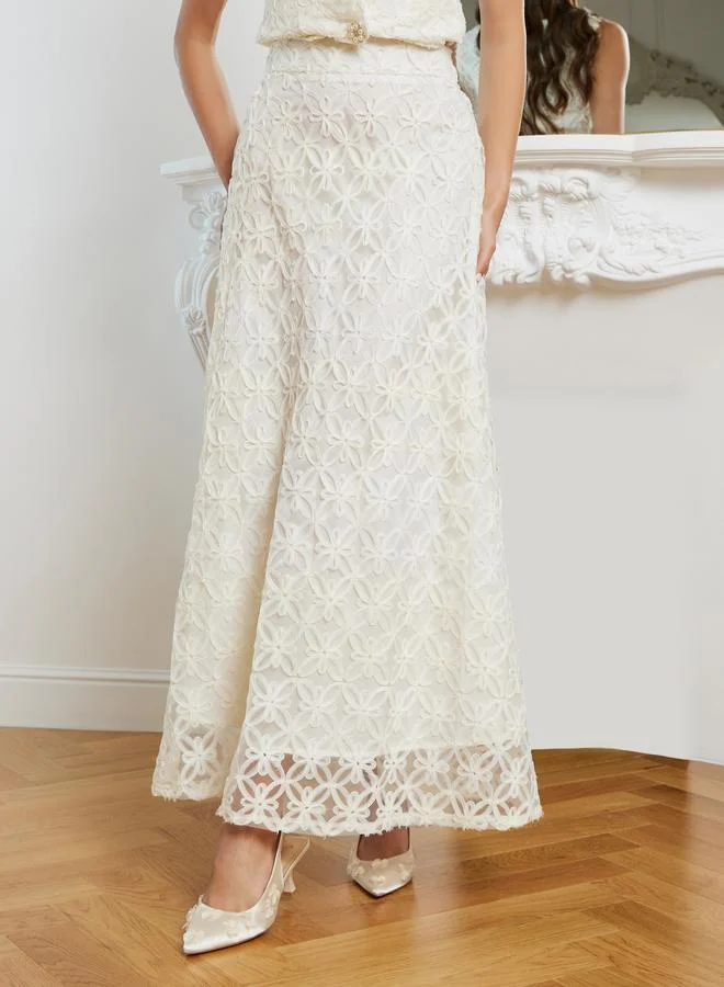 ستايلي تنورة طويلة بحافة واسعة وتطريز أبليك