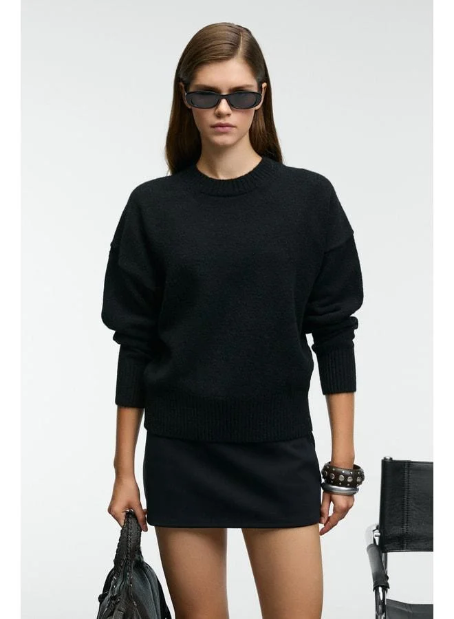 GRIMELANGE NANNA Women's Oversized Fit Super Soft Cashmere Yarn Bicycle Collar Thick Knit Black Sweater.