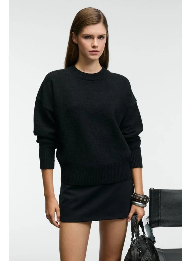 GRIMELANGE NANNA Women's Oversized Fit Super Soft Cashmere Yarn Bicycle Collar Thick Knit Black Sweater.