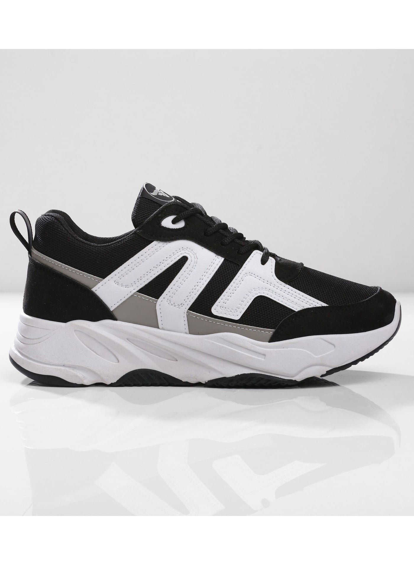 Q1 A luxury casual shoe with a fresh design concept