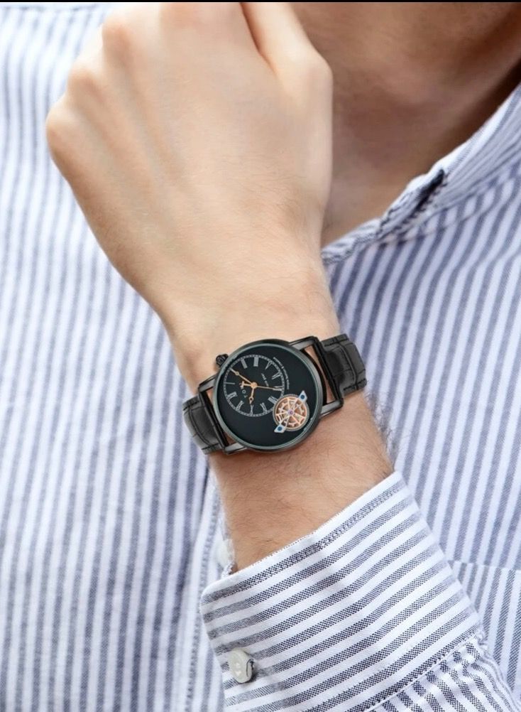 تومي ساعة يد بشكل مميز بعقارب وسوار جلد باللون الأسود وسوار باللون البني رجالي من تومي - Image 5