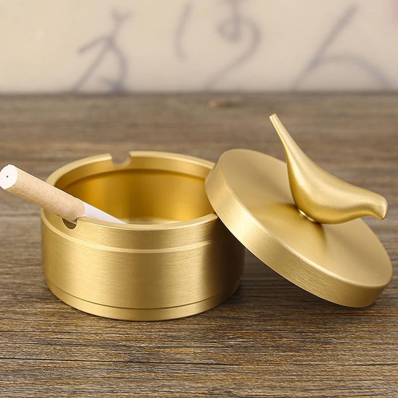 مطفأة سجائر كبيرة من النحاس الأصفر المضاد للرياح مع غطاء و4 فتحات للسجائر لتزيين المنزل والمكتب - Image 3