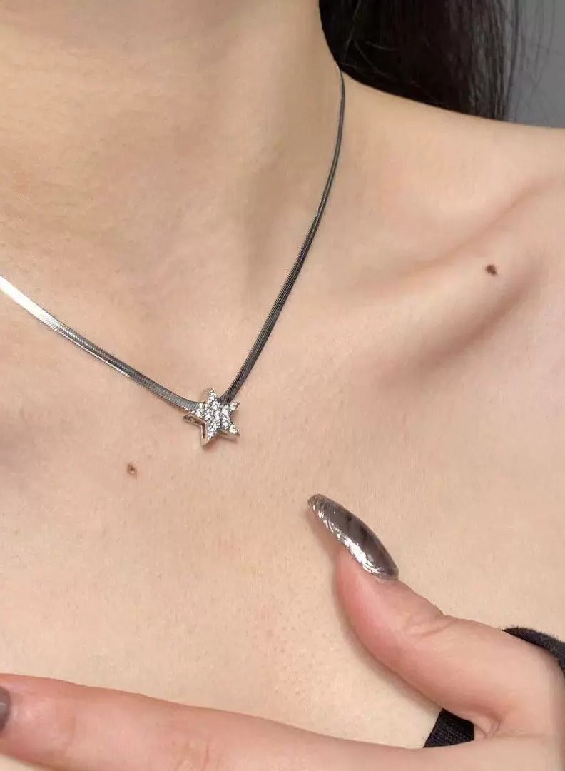 جلوسكي Star Pendant Snake Chain Necklace for Women – Hip-Hop Layered Choker, High-End Glossy Finish, Non-Tarnish Statement Jewelry, Streetwear - Image 3