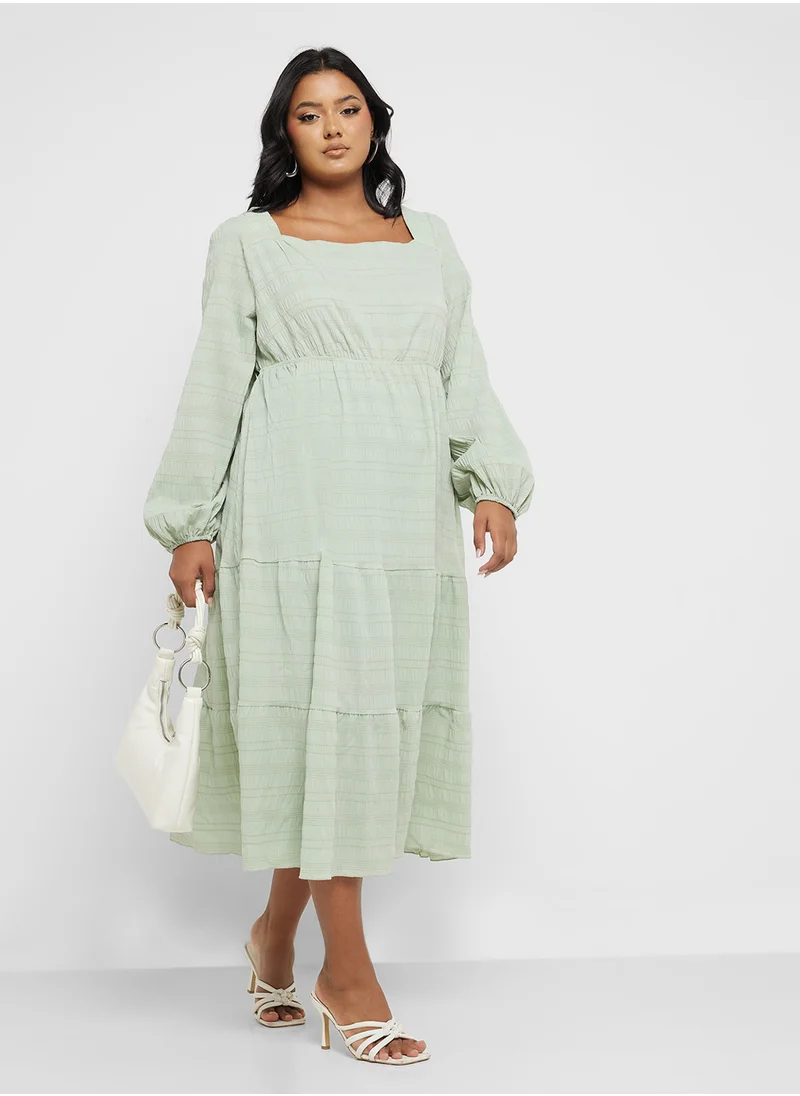 ايلا بلس Puff Sleeved Tiered Dress