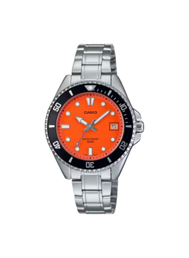 CASIO MDV-10D-4A1VDF Men’s Stainless Steel Bracelet Watch – Orange Dial, Unidirectional Rotating Bezel, Date Display at 3 o’clock, 50 m Water-Resistant, Quartz Analog (Sport Casual)