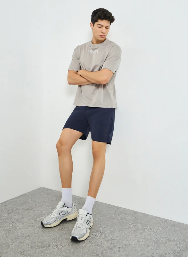 ستايلي شورت رياضي للتدريب بقصة عادية