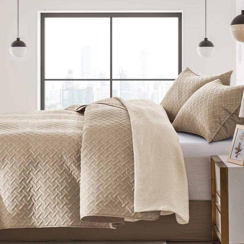 FLYMME Queen Quilt Bedding Set Beige Lightweight Bedspreads Full Size,Soft Microfiber Bed Coverlet for All Season (1 Quilt, 2 Shams) - Image 3