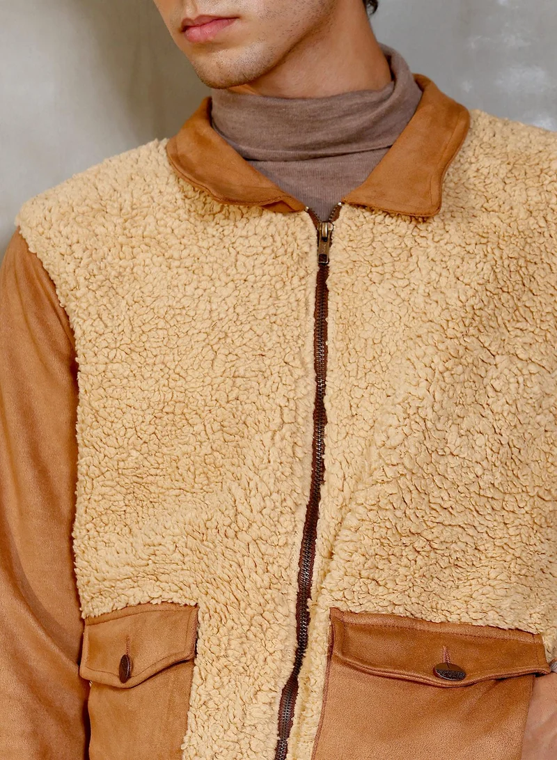 كامبوس سوترا Campus Sutra Men's Tan Brown Contrast Sherpa-Block Jacket | Spread Collar , Cuffed Sleeves , Zipper  Closure , Straight Hem | Colourblock Textured For Casual & Daily Wear