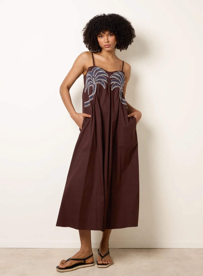 بلو فانيلا فستان سموك مطرز بشجرة النخيل