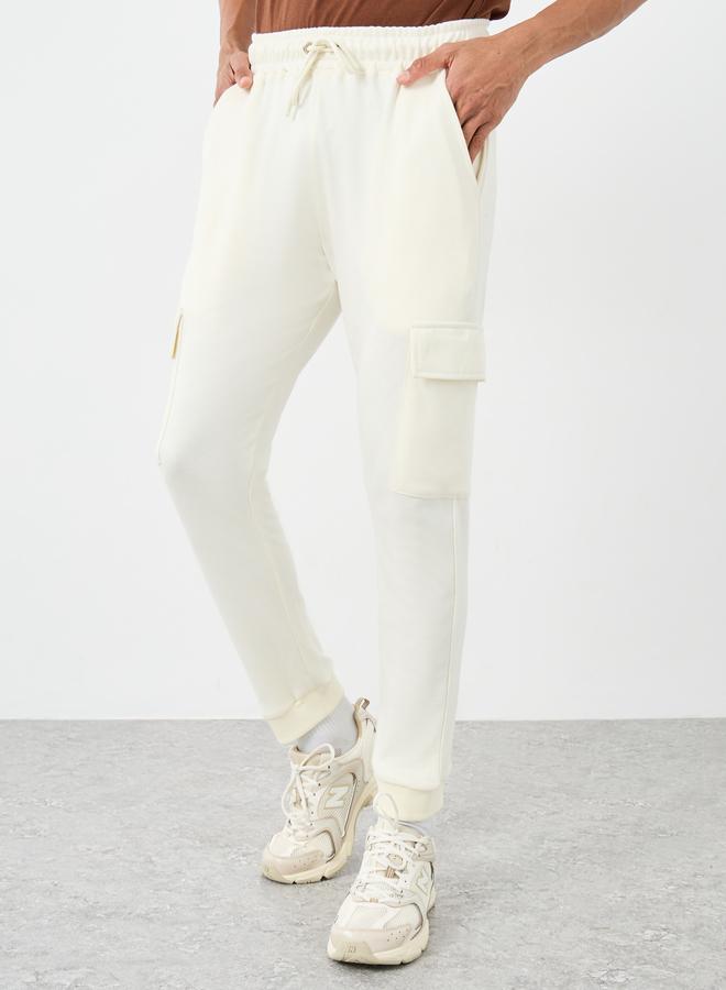 ستايلي بنطلون كارغو رجالي كريمي بقصة ضيقة - Image 1