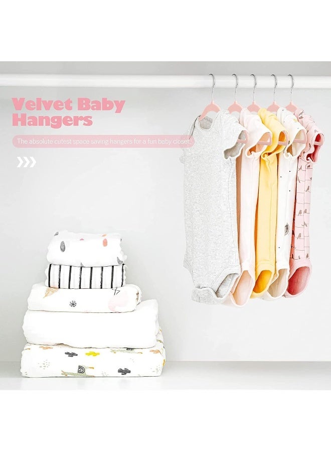 Red Dot Gift مجموعة هدايا ريد دوت® 10 قطعة شماعات مخملية للأطفال - شماعات ملابس حضانة غير قابلة للانزلاق للأطفال، خطاف دوار كروم 360 درجة (وردي، 35 سم) - Image 5