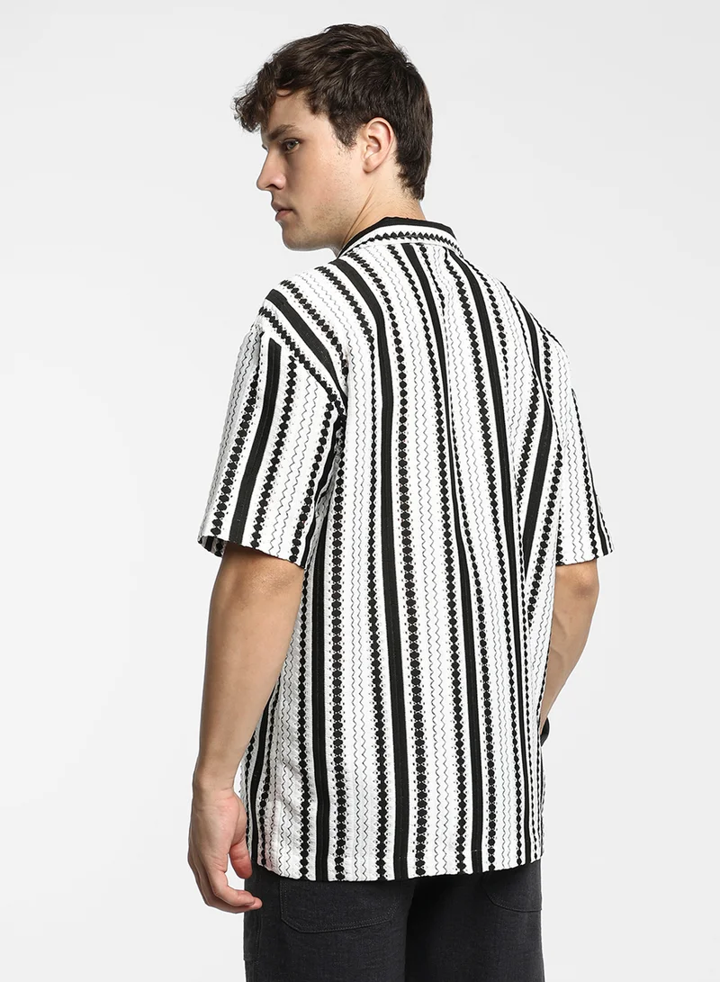 كامبوس سوترا Men's Midnight Black & Ivory White Bohemian Knit Oversized Shirt