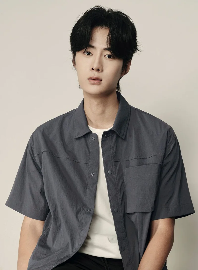 جيوردانو قميص رجالي قصير الأكمام من النايلون المطاطي خفيف الوزن ومقاوم للماء | مجموعة كوريا