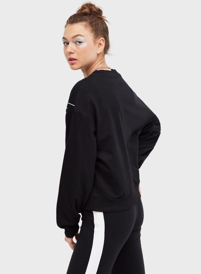 بلو إيج سويت شيرت بطبعة جرافيك - Image 2