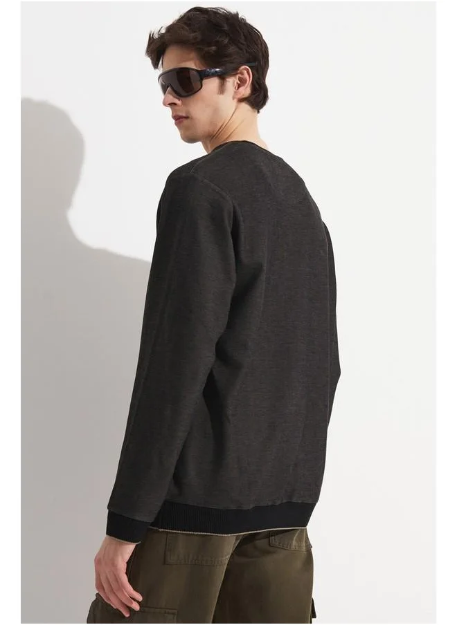 جون June Exclusive Men Textured Crew Neck Sweatshirt Khaki