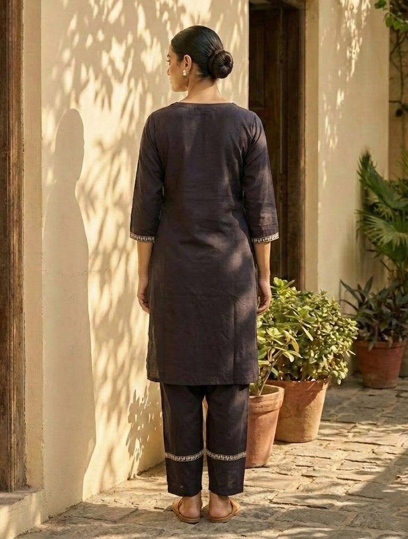 trueBrowns طقم كورتا فارسي بنطلون دوباتا مزخرف باللون الأسود من TrueBrowns - Image 2