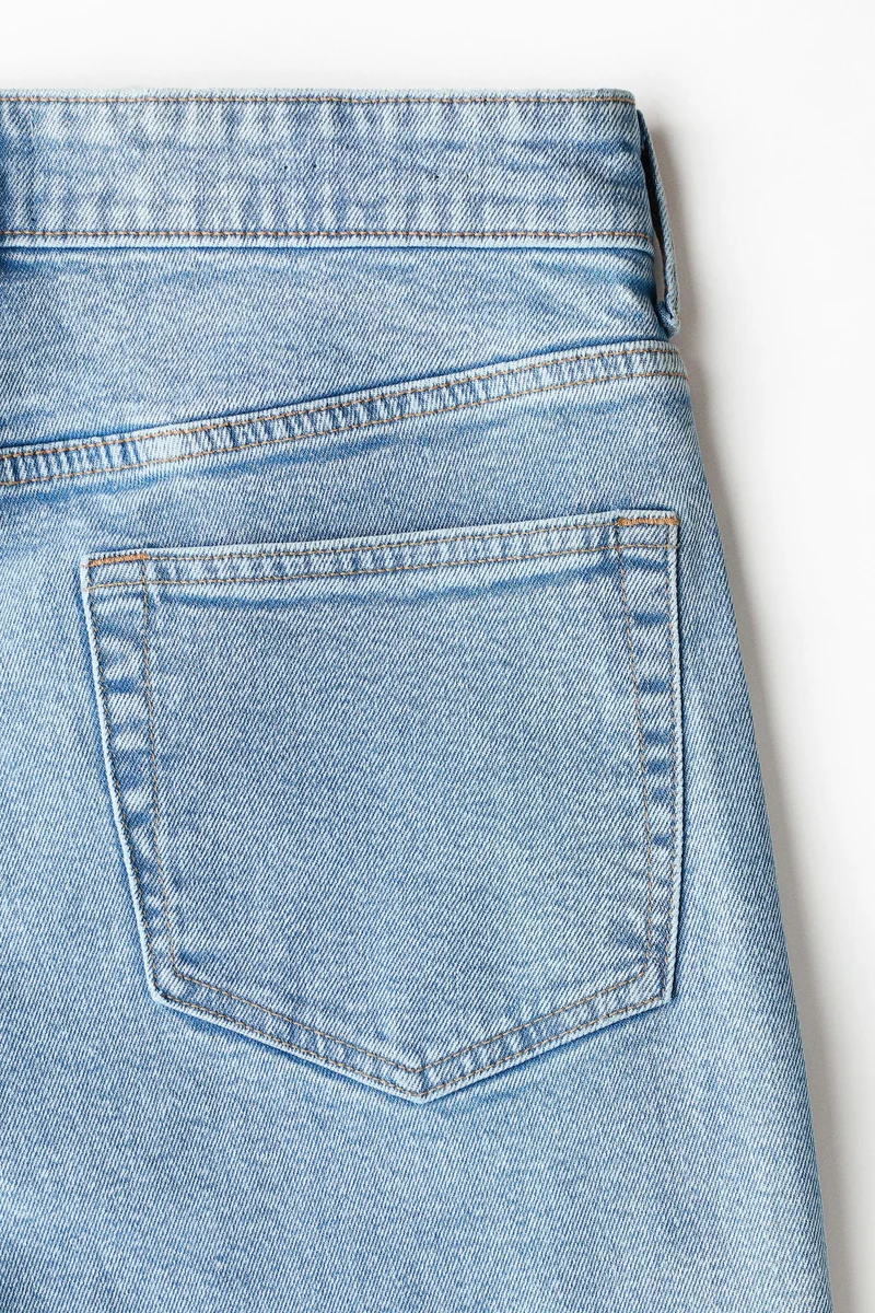 اتش اند ام جينز بخصر عادي وقصّة مستقيمة