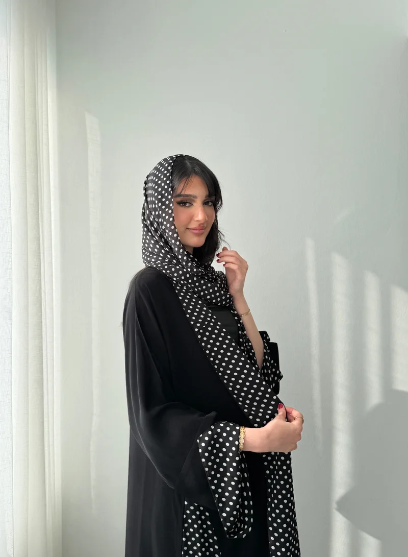 عبايات لوسين عباية كريب ملكي بجوانب شيفون منقط وأكمام مبطنة