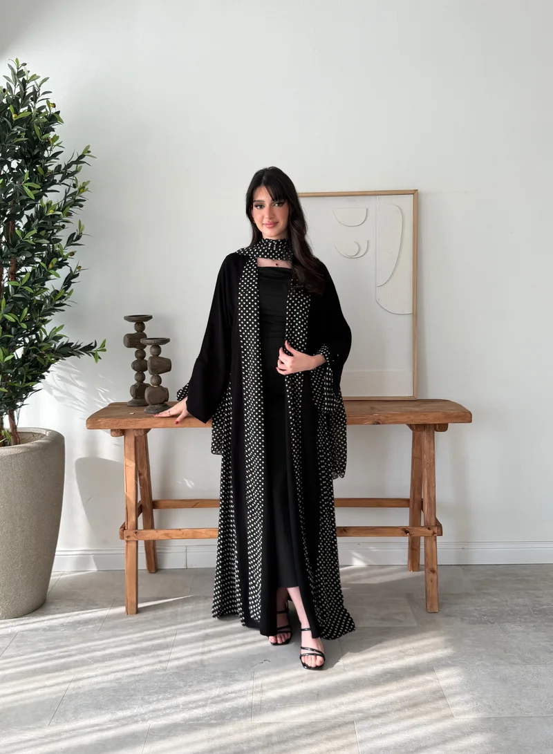 عبايات لوسين عباية كريب ملكي بجوانب شيفون منقط وأكمام مبطنة