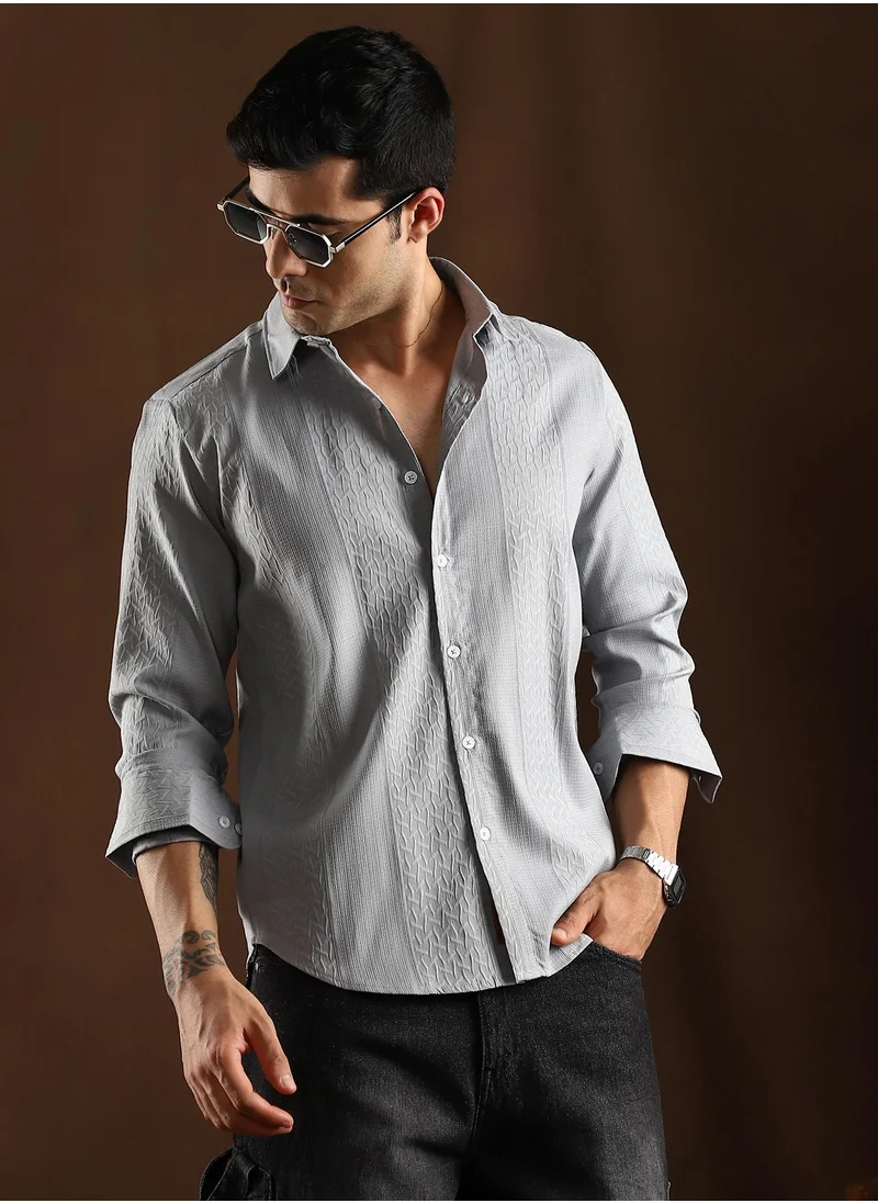 Campus Sutra Campus Sutra Men's Cloud Grey Tactile-Panel Shirt For Casual Wear | Mid-Rise | Regular Fit | Button Closure | Shirt Crafted With Comfort Fit For Everyday Wear