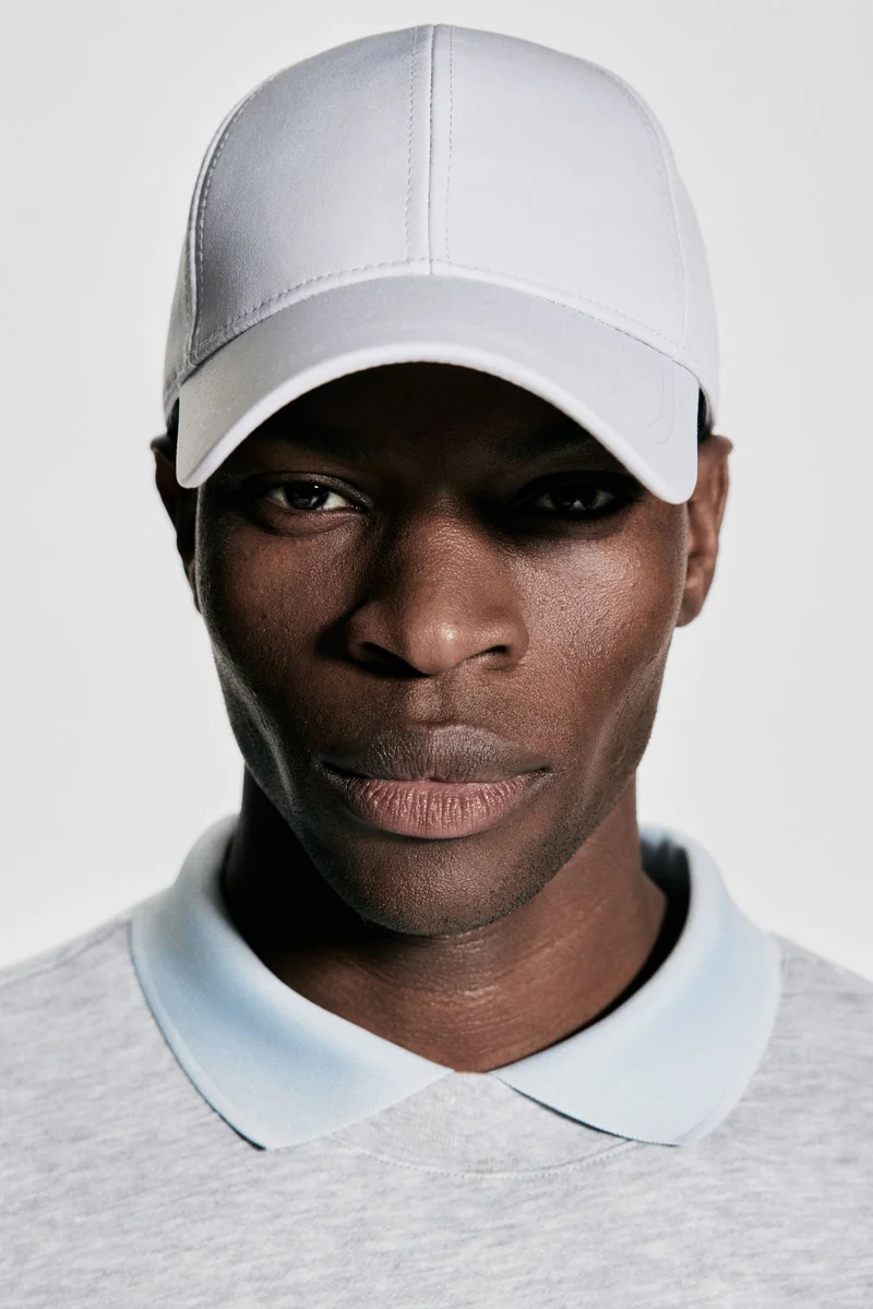 اتش اند ام بلوزة رياضية من نسيج البيكيه بقصّة عادية