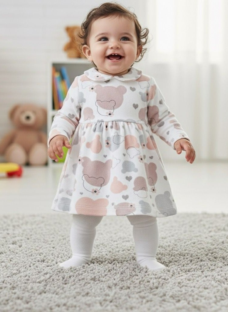 فول مون 1 فل مون فستان بأكمام طويلة للفتيات الصغيرات بنقشة دب، مزيج قطني أبيض مع قلوب وردية ورمادية، ياقة بيتر بان، ملابس حفلات للأطفال الرضع 19298 - Image 2