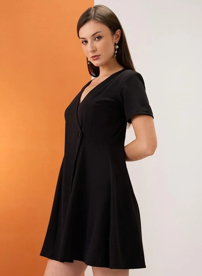 جلو باص فستان قصير مزدوج الأزرار