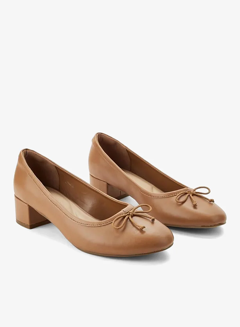 سيليست Women Bow Detail Block Heel Shoes