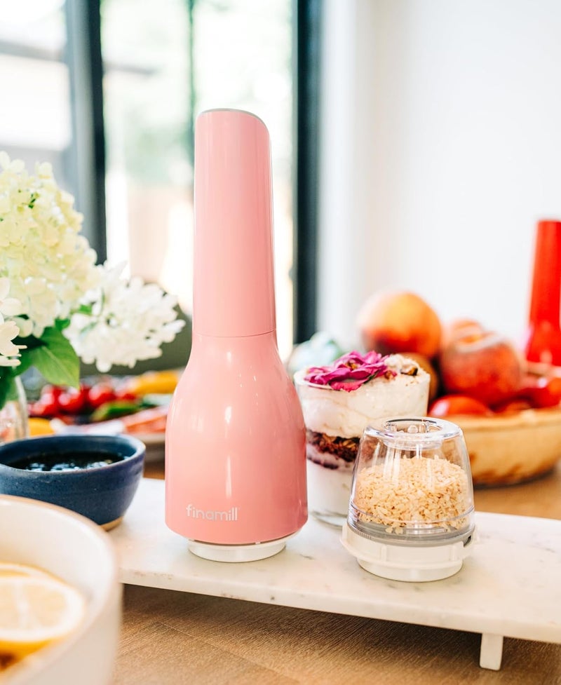 فينا ميل مطحنة FINAMILL بـ 2 كبسولة (ProPlus وحبات الفلفل)، تعمل بالبطارية، بلون وردي | مجموعة مطحنة الملح والفلفل بالبطارية مع 2 كبسولة توابل قابلة للتبديل، قابلة للتعديل في درجة النعومة، أفضل هدية للمطبخ. - Image 2