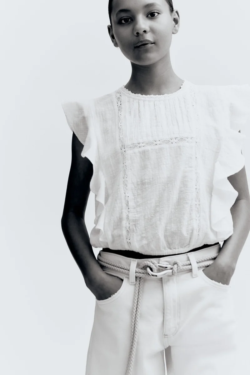 اتش اند ام بلوزة من القطن بتفاصيل مكشكش