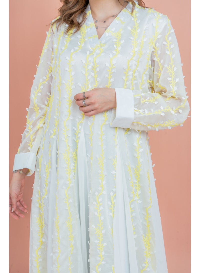 اكسا جلابية مطرزة بتلات ناعمة - Image 2