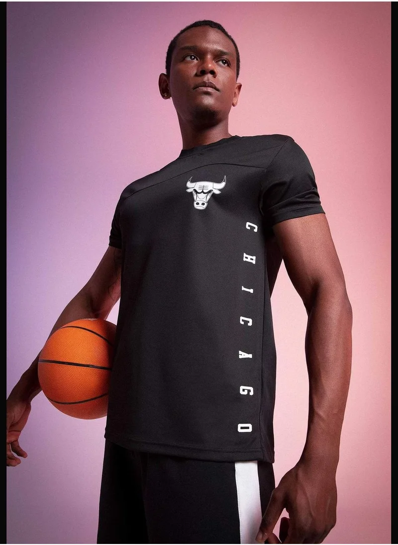 ديفاكتو Man NBA Chicago Bulls Licenced Crew Neck Knitted T-Shirt