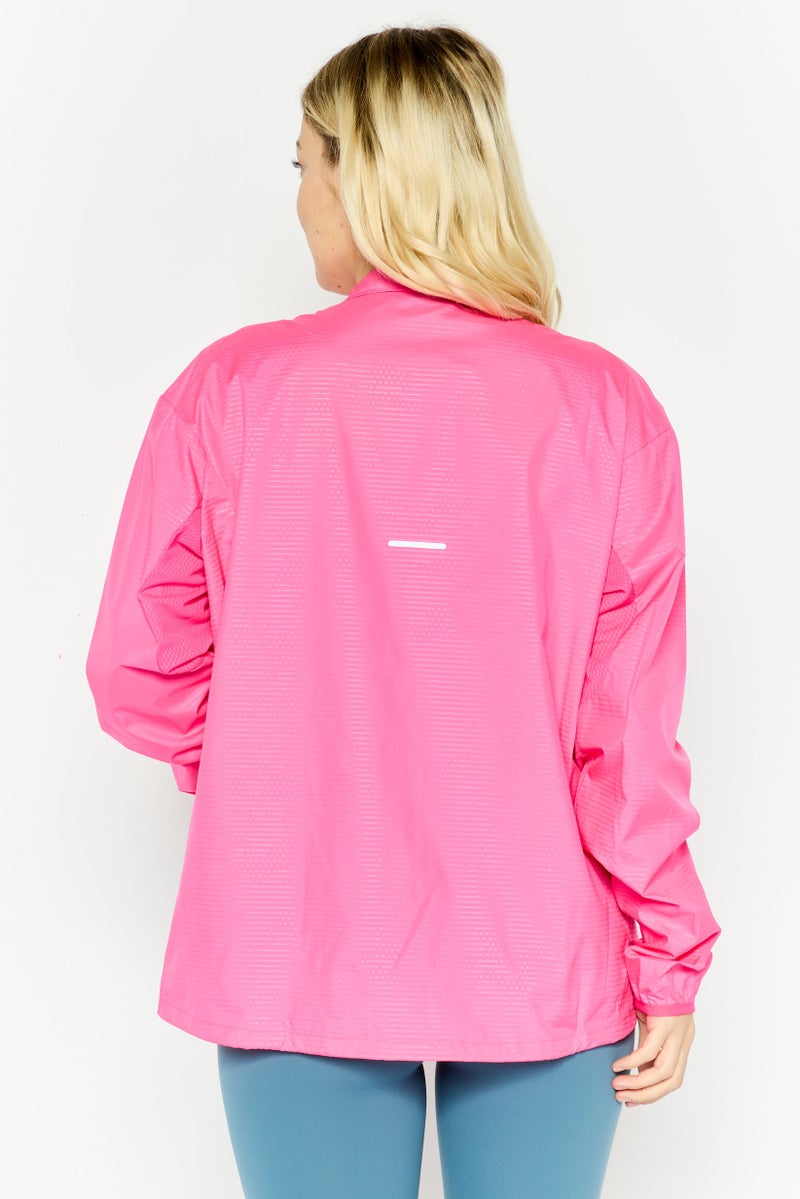 asics جاكيت رياضي للنساء بشعار العلامة التجارية، فوشيا - Image 2