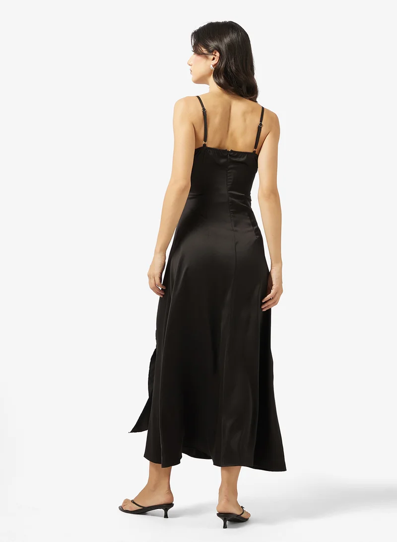 جينجر Strappy Ruffle Waterfall Slip Dress