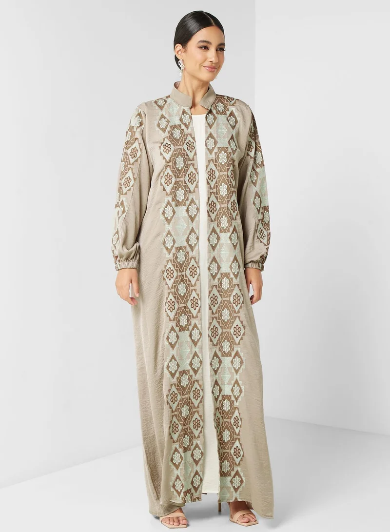 hayas closet Embroidered Collar Detail Abaya