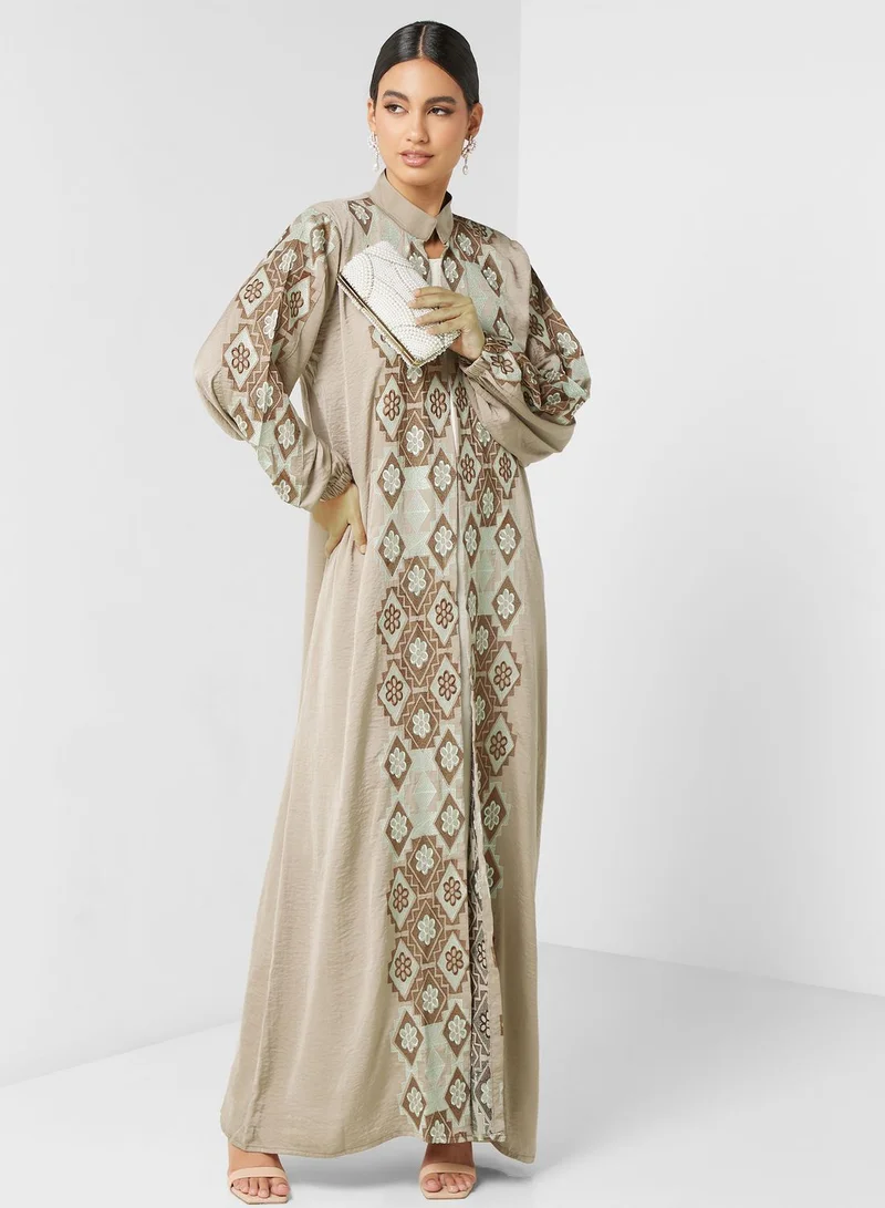 hayas closet Embroidered Collar Detail Abaya