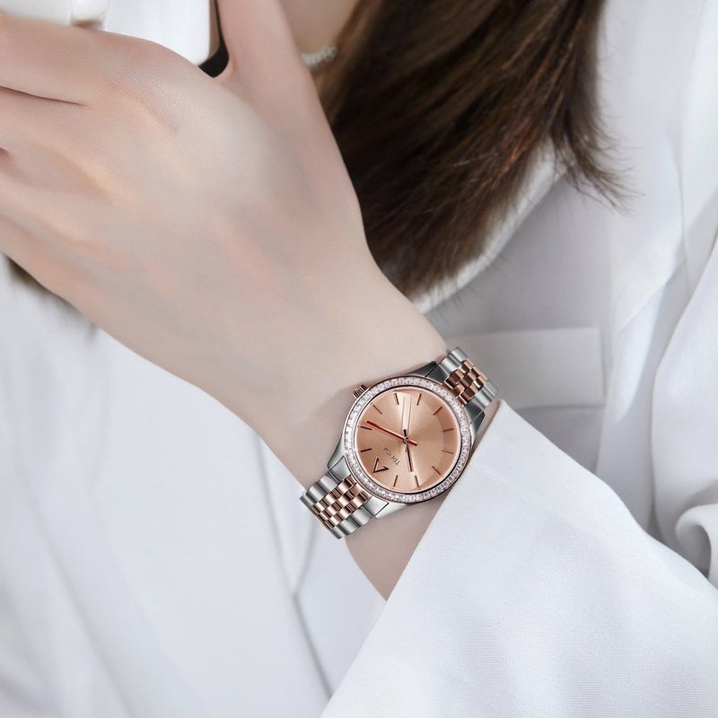 ترندا ساعة نسائية من TRNDA بهيكل من الفولاذ المقاوم للصدأ الفضي وسوار من الفولاذ المقاوم للصدأ الفضي والوردي الذهبي. - Image 2