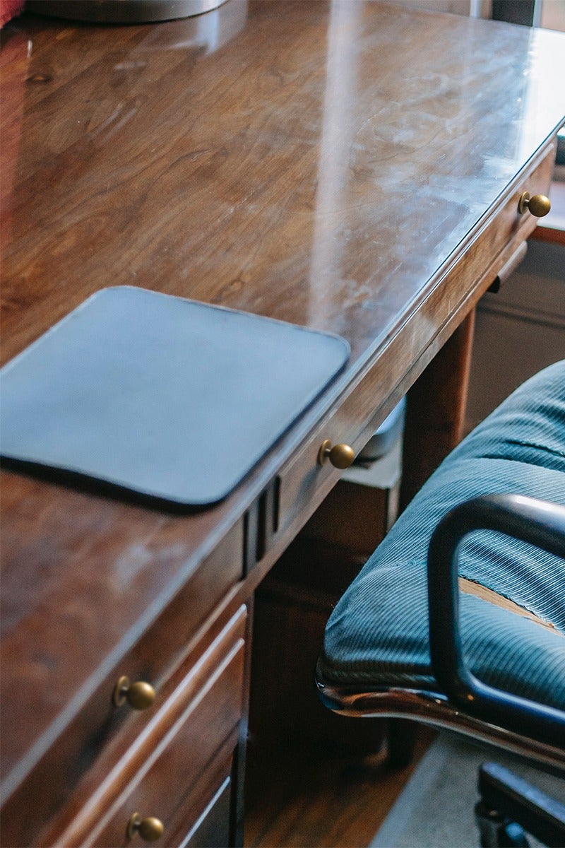 Goo-Ki مقابض خزانة كروية 6 عبوات - Goo-Ki لمسة نهائية نحاسية عتيقة - مقبض كروي من سبائك الزنك الصلبة مع مسامير تثبيت - 1.25 بوصة سهلة التنظيف للمطبخ وخزانة الملابس - Image 3