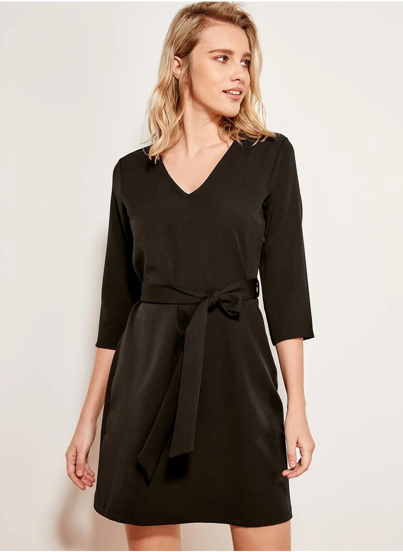 trendyol V-Neck Tie Waist Dress