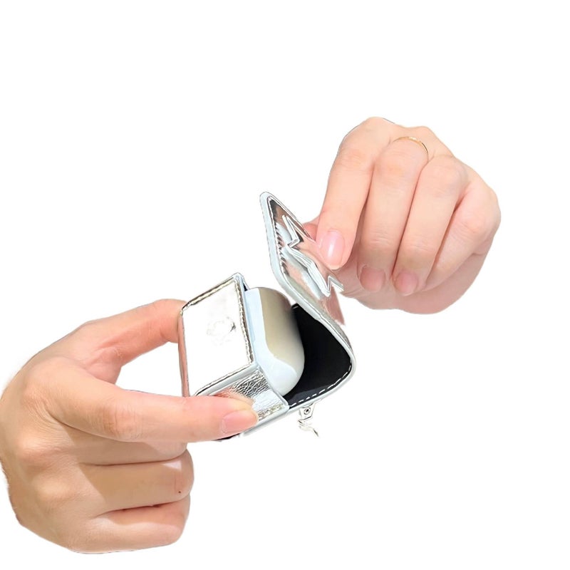 حافظة حماية متوافقة مع سماعات AirPods Pro / سماعات AirPods 4 / سماعات AirPods 3 جلدية مع غطاء صلب باللون Silver وحماية من الخدش وحمل يومي خفيف خفيف الوزن - NADI - Image 3