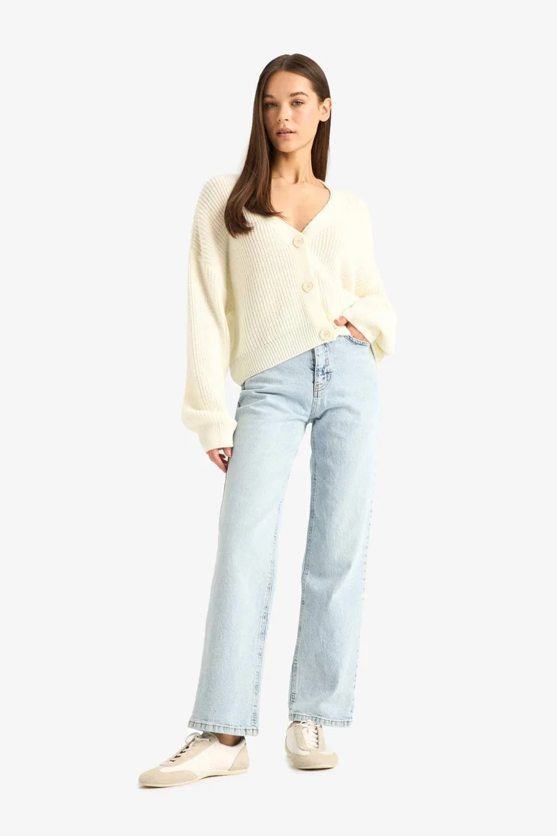 ديفاكتو Regular Fit V-Neck Knit Cardigan