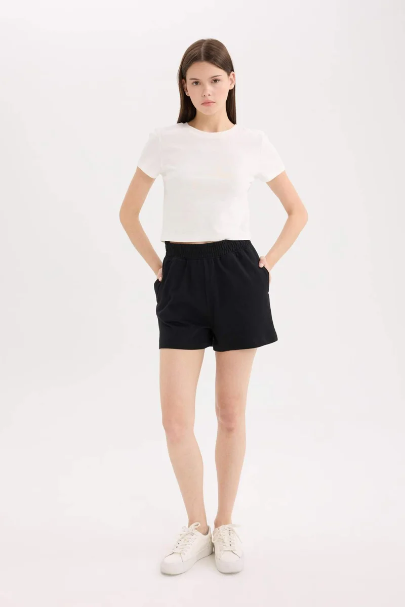 ديفاكتو Regular Hem Shorts