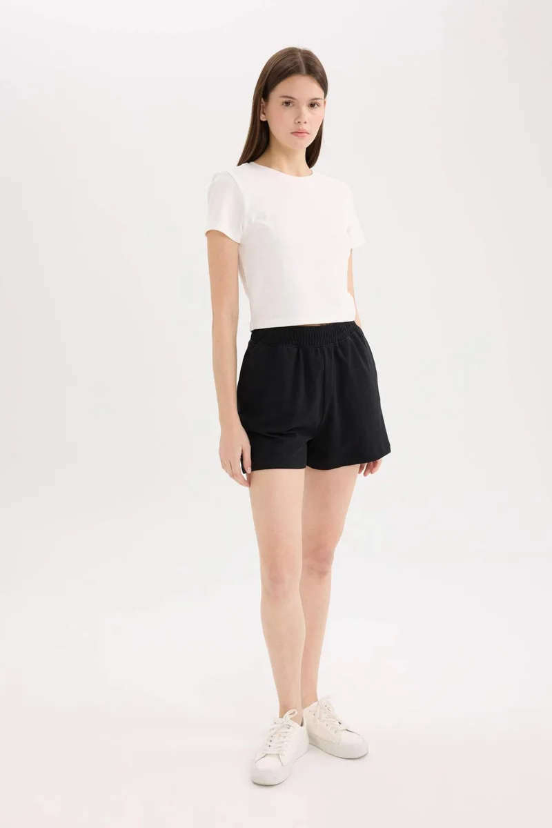 ديفاكتو Regular Hem Shorts